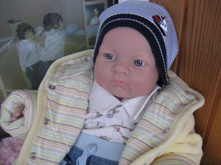 Сборы на прогулку маленькой Евочки