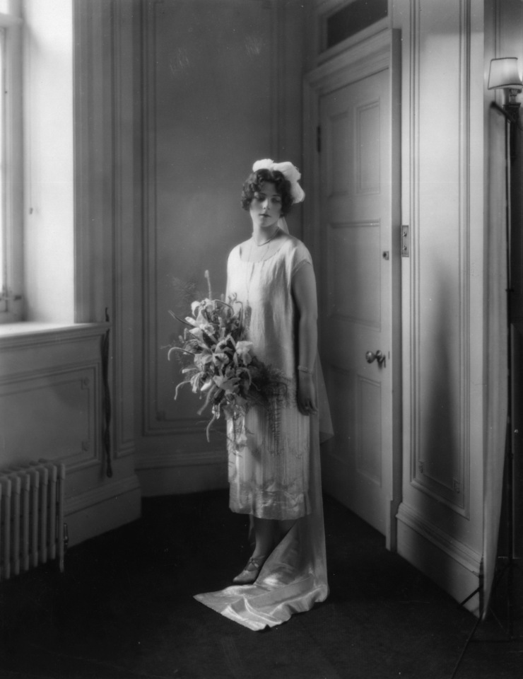 Как менялась мода на свадебные платья