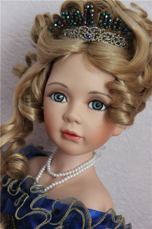 Фарфоровая кукла от Oncrown Collection