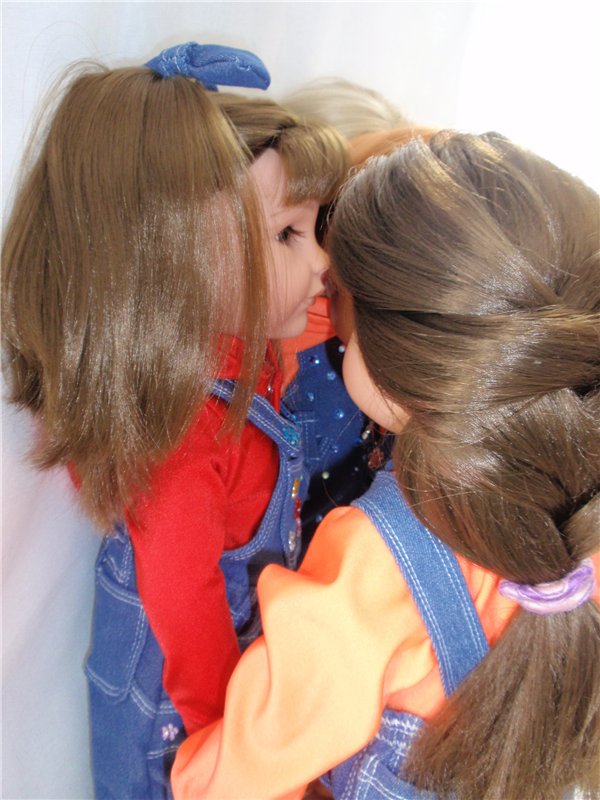 И мы и мы хотим поздравить наших мам, бабушек, тетушек, сестер и всех-всех женщин с самым женским Днем 8 Марта