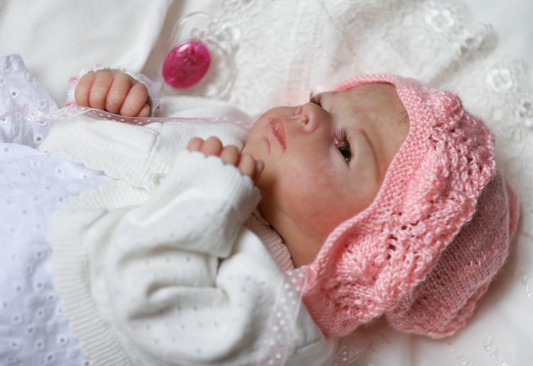 Маленькая кукла реборн Лия из молда ТиныКеви (фото 7)