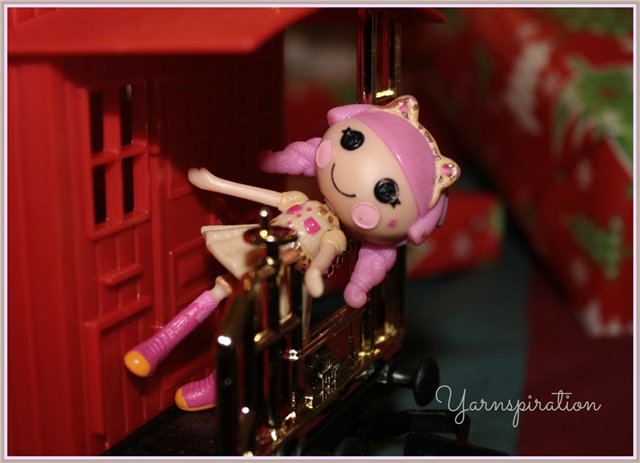 Новогодний экспресс с лалалупси - Lalaloopsy Mini MGA