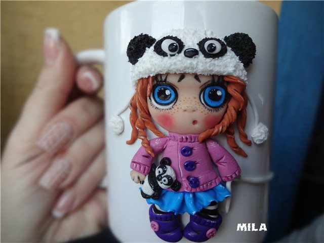 Куколки на кружках из полимерной глины (фото 2)