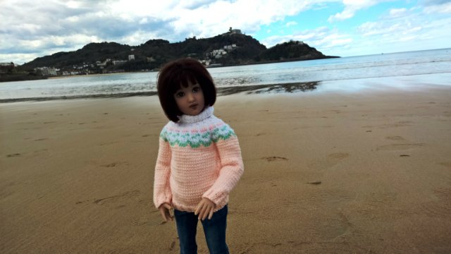 Пегий пёс, бегущий краем моря