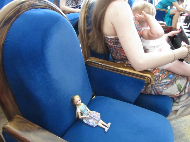 Всё я делаю с Хеленой...и диплом получаю тоже :)