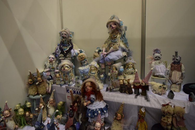 VII Московская международная выставка "Искусство Куклы". Портреты кукольной души или незримый диалог. Часть 2