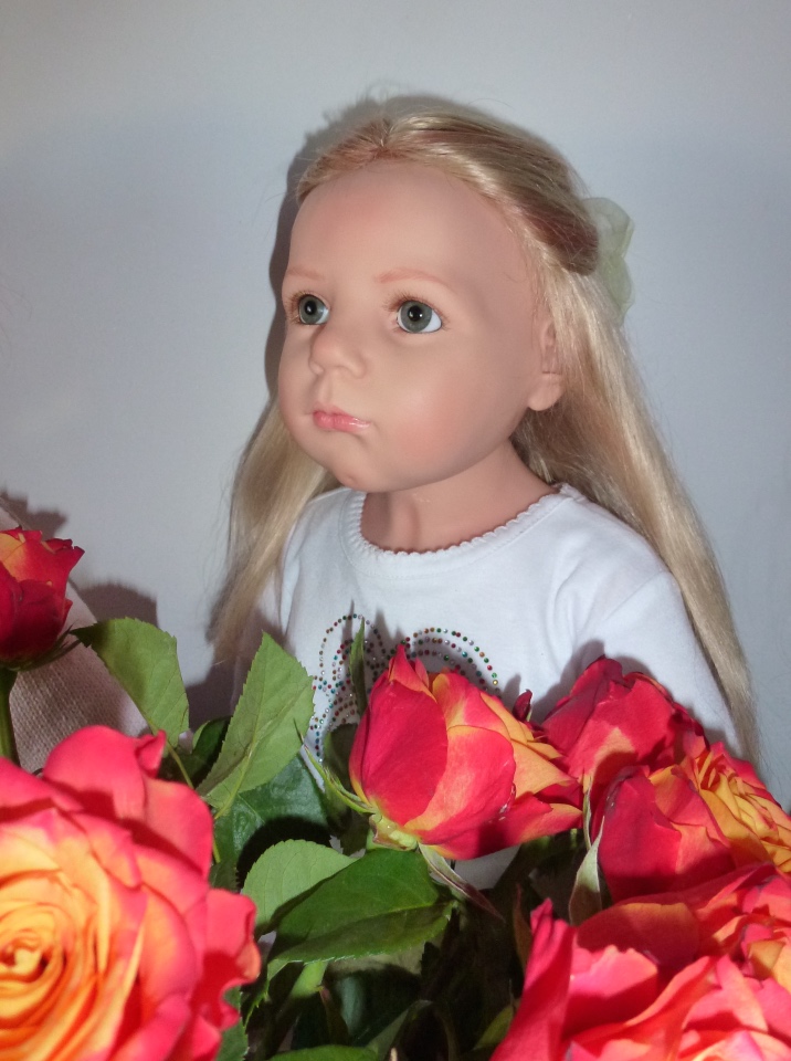 Живые цветы и куклы! С наступающим праздником