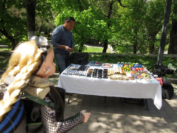 Первое мая. Сложно быть бунтарем, когда ты - милая девочка