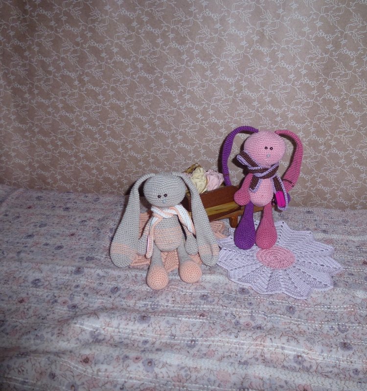 Мои новые вязаные зайчики: Роза и Тимофей II