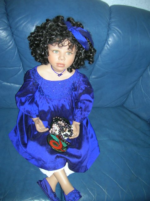 Очень синий топик или Королевский сапфир. Коллекционная фарфоровая кукла Наоми (Naomi) от Кристин Оранж
