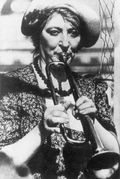 «Красота страшная сила!» Портретные куклы Фаины Раневской, выполненные разными авторами