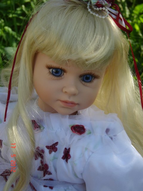 Две сестрицы Ллойда Миддлетона - настоящие принцессы (фото 8)