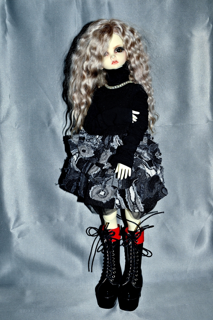 Моя серьёзная и непохожая на других BJD-девочка Aaron от Dollzone