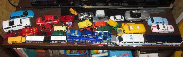 Детский сад, ясельная группа или мама мальчика играет в куклы