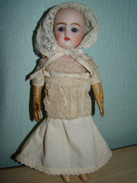 Антикварная карманная кукла Bähr & Pröschild на французском модном теле