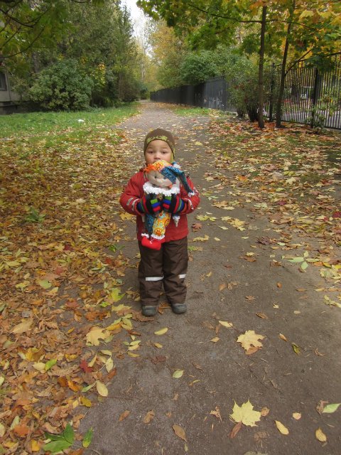 Детский сад, ясельная группа или мама мальчика играет в куклы