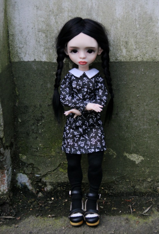 Уэнздей Аддамс моими глазами. Авторская шарнирная кукла (фото 2)