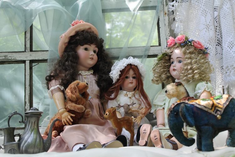 Сестрёнки Кестнер на прогулке (фото 2)