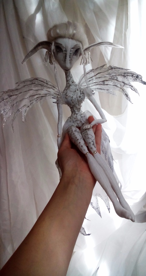 Коллекция кукол "Свет и Тень Хрустального Озера": Осколок Льда (фото 8)