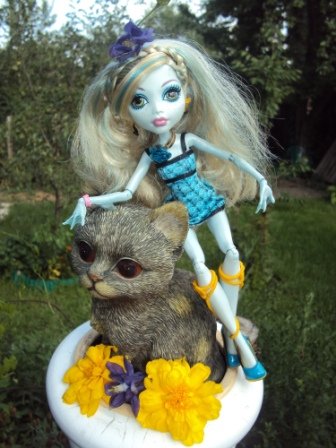 Monster High: Как две красавицы гулять в сад ходили