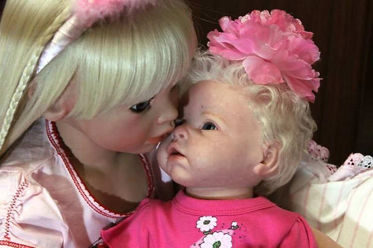 Сестрички - кукла реборн Криста и куколка Susan Lippl (фото 8)