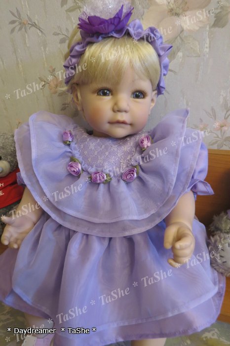 Девочки конфетки маленькие тортики