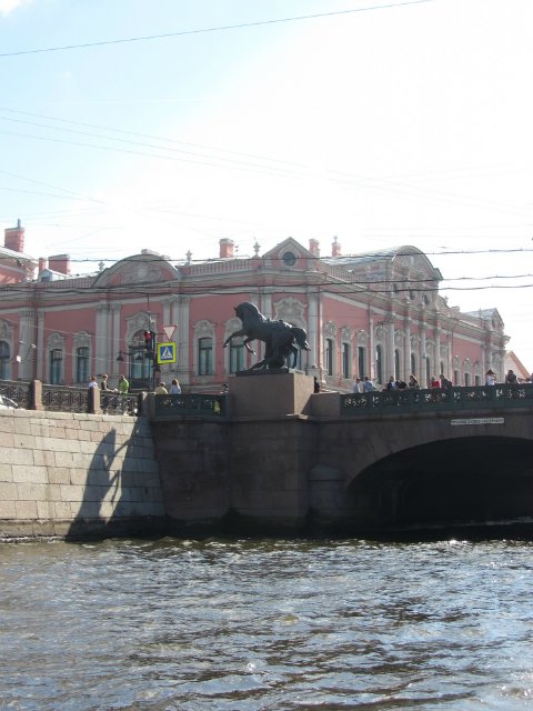 Приглашаем на водную экскурсию по Петербургу