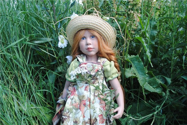 Мы купили два билета - уезжаем завтра в лето