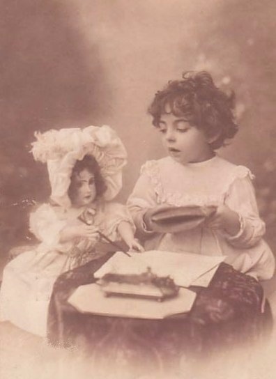 Старый фотоальбом. Девочки и куклы - продолжение