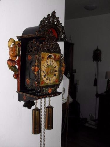 Старинные часы еще идут. Коллекция старинных часов