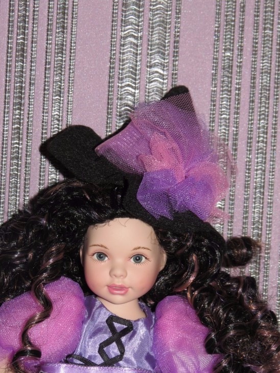 Неожиданно для меня, прилетела ко мне чудная фарфоровая ведьмочка