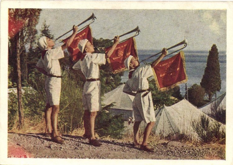 Взвейтесь кострами, синие ночи, мы Пионеры — дети рабочих