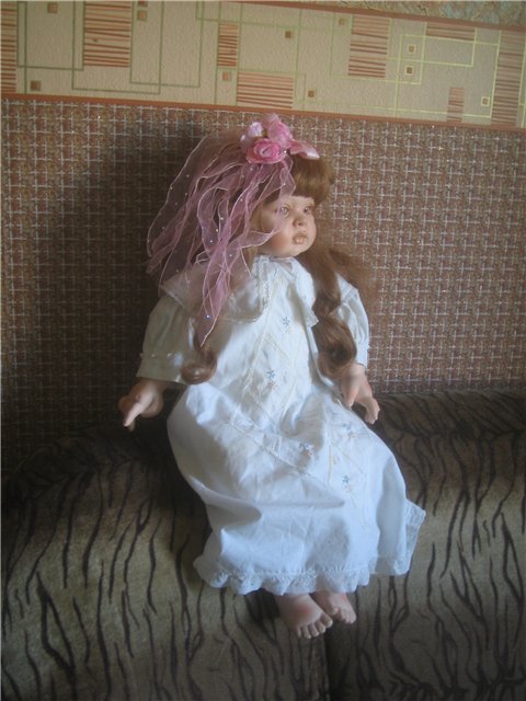 Фарфоровая Фиалочка от Файзох Спанос