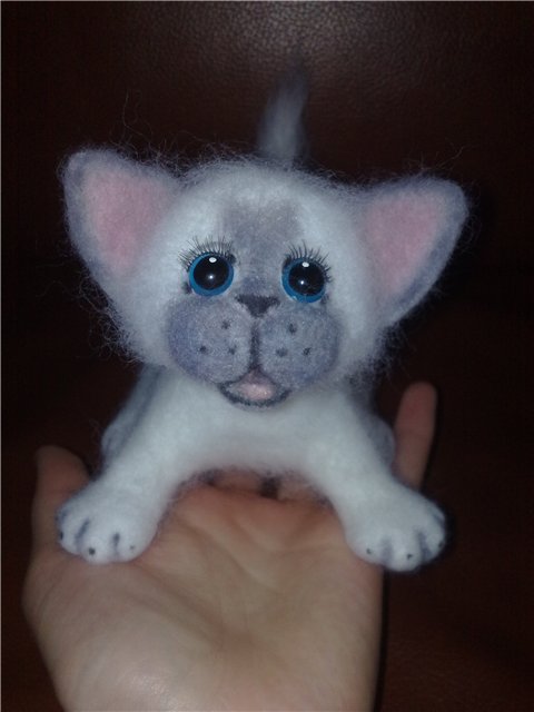 Котенок из шерсти! Сухое валяние игрушек (фото 8)