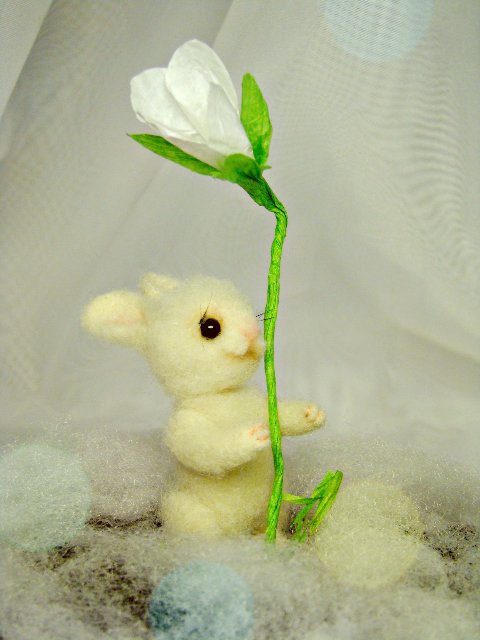 Зайка Подснежник. Авторская игрушка валянием Ольги Чернухо (фото 2)