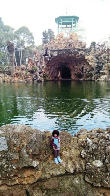 Поезд в Барселону дремлет, или, Мне ещё три платья надеть осталось (фото 9)