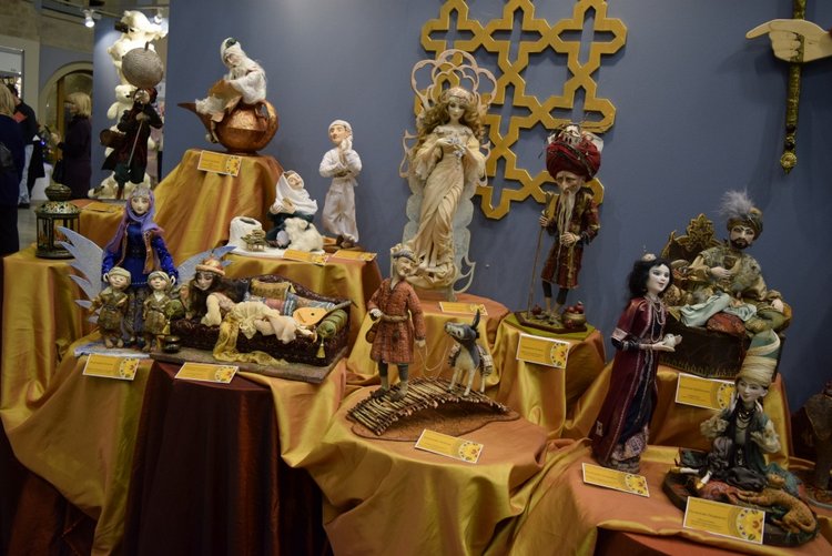 VII Московская международная выставка "Искусство Куклы". Портреты кукольной души или незримый диалог. Часть 2