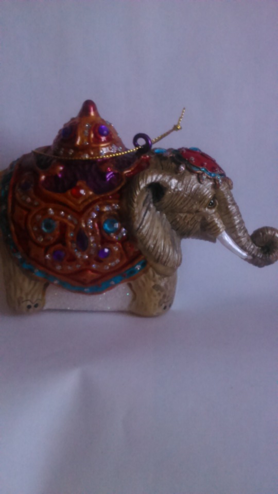 Ребята!! А давайте елочные игрушки показывать! :-)