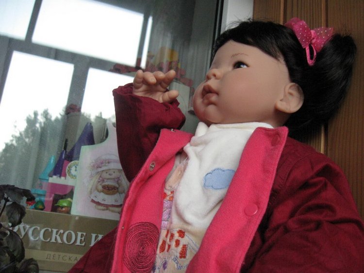 Азиаточка Миддлетончик и её любимые игрушки