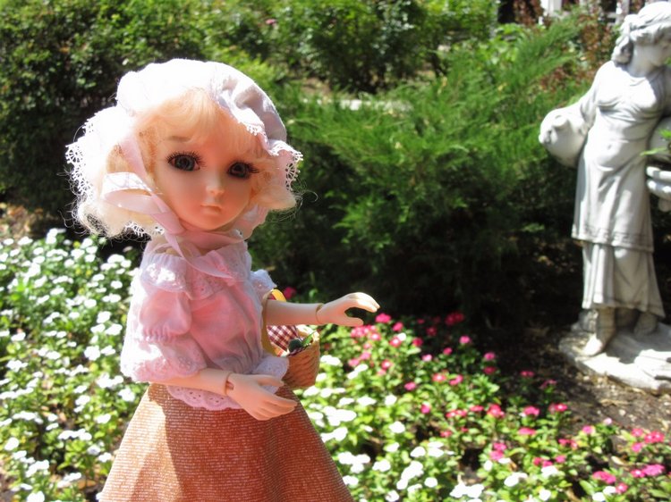 По дороге летним днём Магдалена шла с чепцом (фото 7)