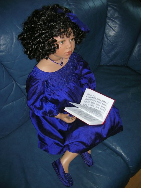 Очень синий топик или Королевский сапфир. Коллекционная фарфоровая кукла Наоми (Naomi) от Кристин Оранж