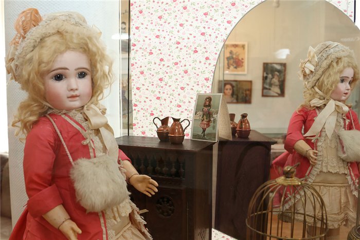 Коньки и куклы. Последний лед весны. Антикварная выставка. Москва, 2015 Коньки и куклы. Последний лед весны. Антикварная выставка. Москва, 2015