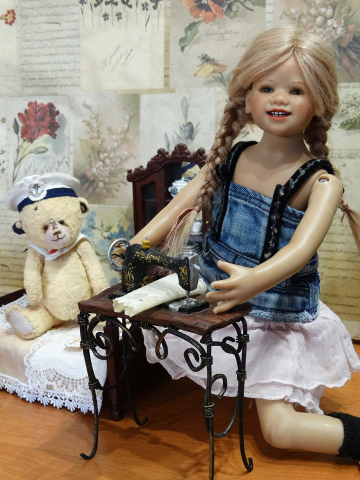 Новые игрушки для любимых кукол