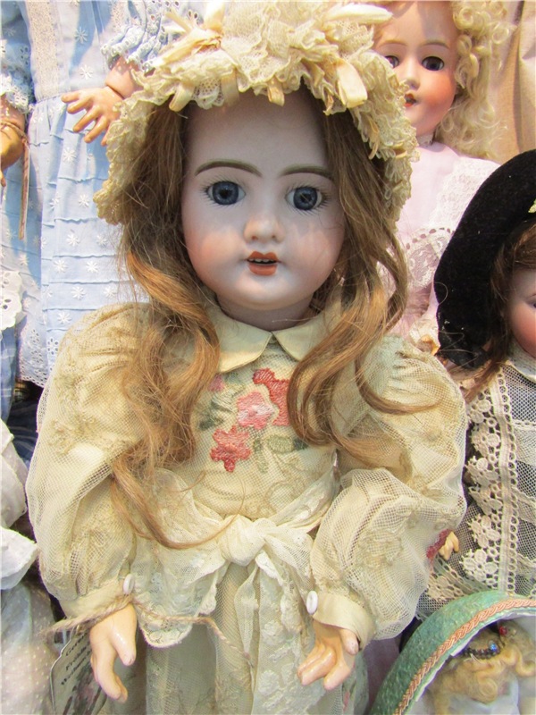 Антикварные куклы на Искусство куклы 2016. Фото