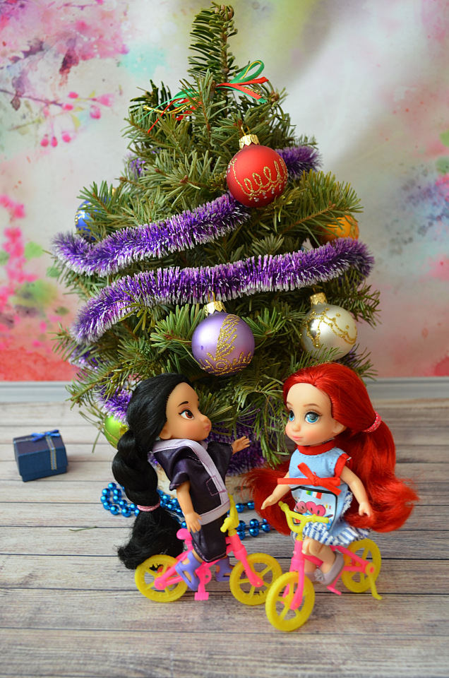 Малышки дисней аниматорс получают подарки на Новый год (фото 5)