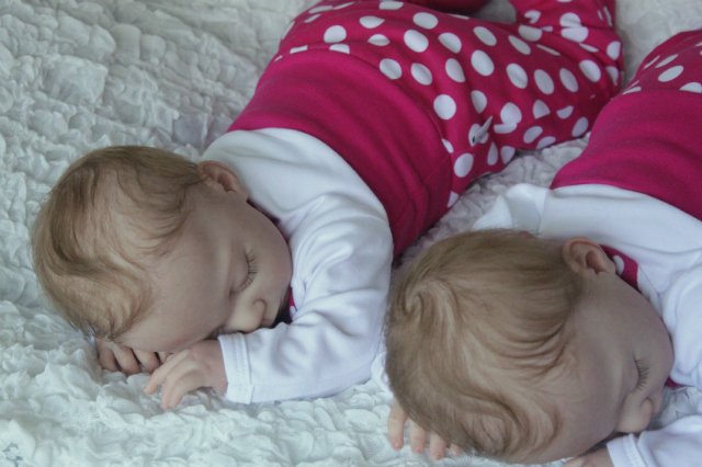 Одинаковые дочки... Куколки реборн Виктории Вишни