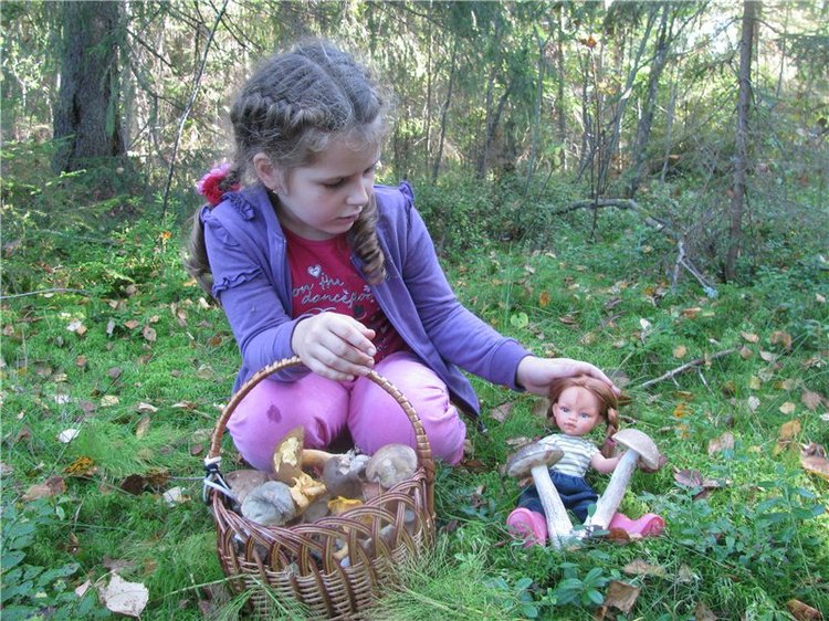 Прогулки Эмили по осеннему лесу | Бэйбики Прогулки Эмили по осеннему лесу