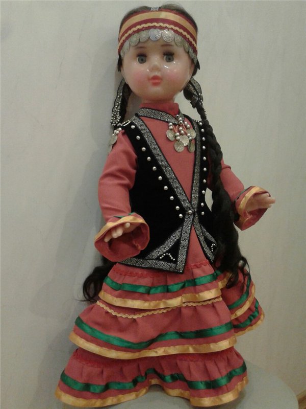 Маринка в национальном костюме (фото 5)