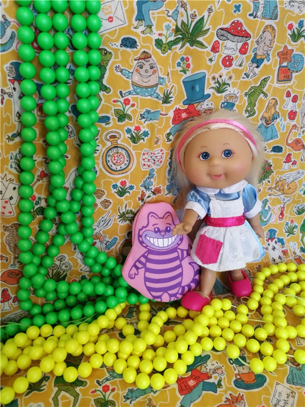 Надели шарики на нити. Красиво очень, посмотрите! Сваровски нашими глазами