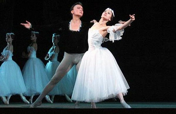 Голубая танцовщица или Магия балета. Фарфоровая коллекционная кукла от Донны Руберт